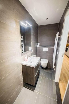 Doccia, asciugacapelli, asciugamani