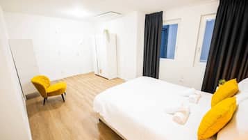 2 bedrooms, desk, iron/ironing board, WiFi