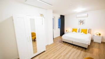 2 slaapkamers, een bureau, een strijkplank/strijkijzer, wifi