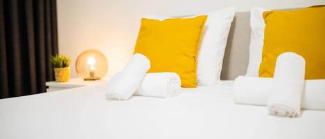 2 dormitorios, escritorio, tabla de planchar con plancha y wifi