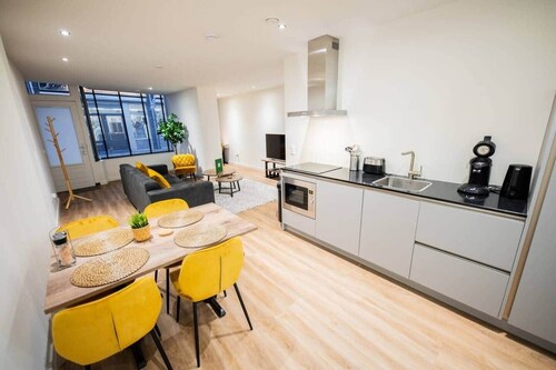 Great 95m2 Two-Bedroom Apartment (WE-39)
