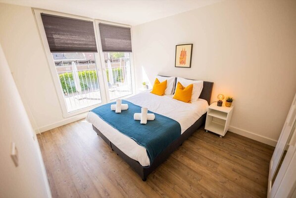 3 bedrooms, desk, iron/ironing board, WiFi