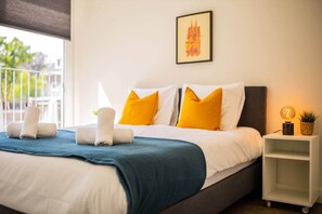 3 slaapkamers, een bureau, een strijkplank/strijkijzer, wifi