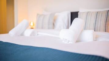 2 bedrooms, desk, iron/ironing board, WiFi