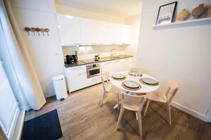Fridge, microwave, oven, stovetop - Delightful 50m² Two-Bedroom Apartment (SD-23-L) (Eindhoven)