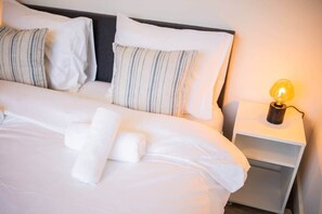 2 soverom, skrivebord, strykejern/-brett og wi-fi