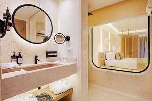 Junior Swim-Up Suite | Bathroom | Shower, hair dryer, bathrobes, slippers - SUNRISE Anjum Resort (Marsa Alam)