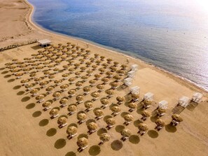 Playa privada, submarinismo, buceo con tubo y windsurf