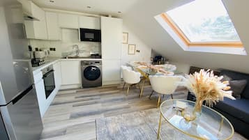 Refrigerador, microondas, horno y parrilla de estufa