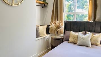 3 habitaciones, tabla de planchar con plancha, wifi y ropa de cama