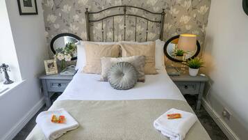 3 bedrooms, desk, iron/ironing board, WiFi