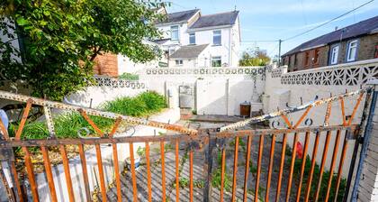 Poet's Cottage: Breathtaking Aberdare Heritage