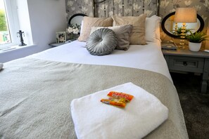 3 bedrooms, desk, iron/ironing board, WiFi