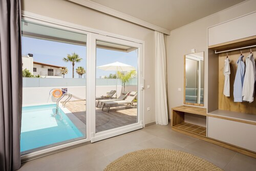 Suite with Private Pool 