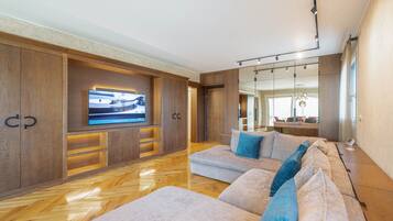 Deluxe Apartment, 2 Bedrooms | Living area