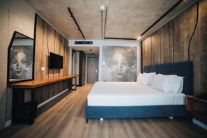 Soundproofing, free WiFi - AMR Hotel (Rrashbull)