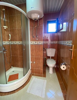 Shower, hair dryer, towels, toilet paper - Villa Lutovac (Budva)