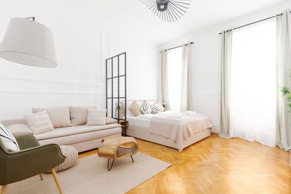 2 bedrooms, individually decorated, individually furnished, desk - Designer Apartments - Near Schönbrunn (Vienna)