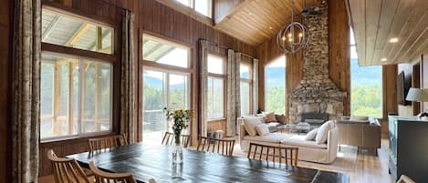 Smart TV, fireplace, stereo