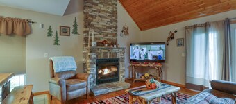 Smoky Mountain Getaway 3 Bedroom Cabin by RedAwning