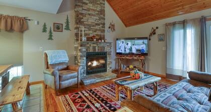 Smoky Mountain Getaway 3 Bedroom Cabin by RedAwning