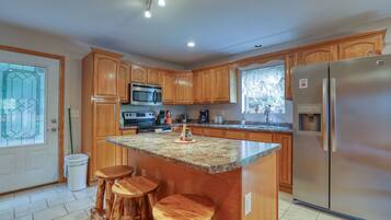 Stuga - 3 sovrum | Eget kök | Kylskåp, ugn och kaffe- och tebryggare