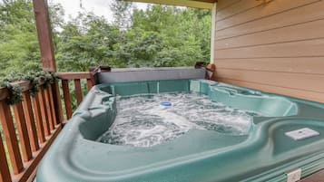 Stuga - 3 sovrum | Bubbelpool utomhus