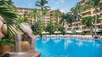 Condo, 2 habitaciones | Alberca | Alberca al aire libre