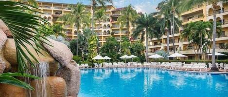 Appart'hôtel, 2 chambres | Piscine