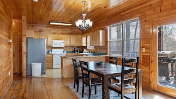 Cabane, 6 chambres | Cuisine privée | Réfrigérateur, four, grille-pain