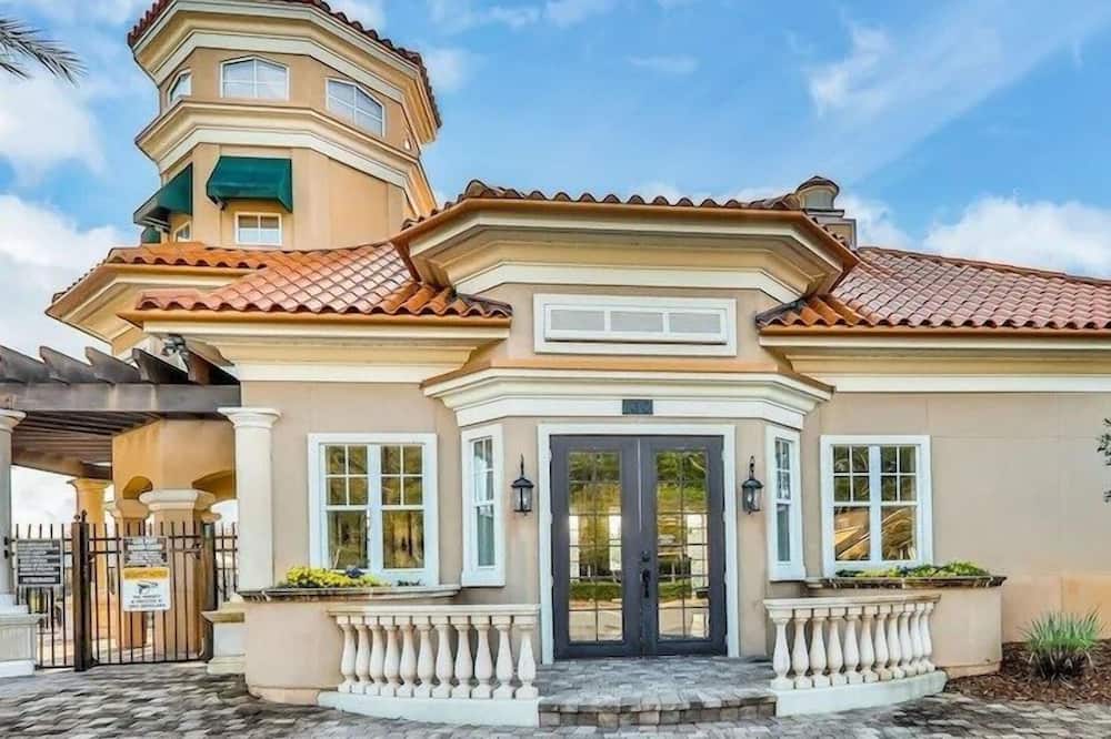 Exquisite Waterfront Retreat - Pet Friendly by RedAwning - South Ponte Vedra Beach, FL
