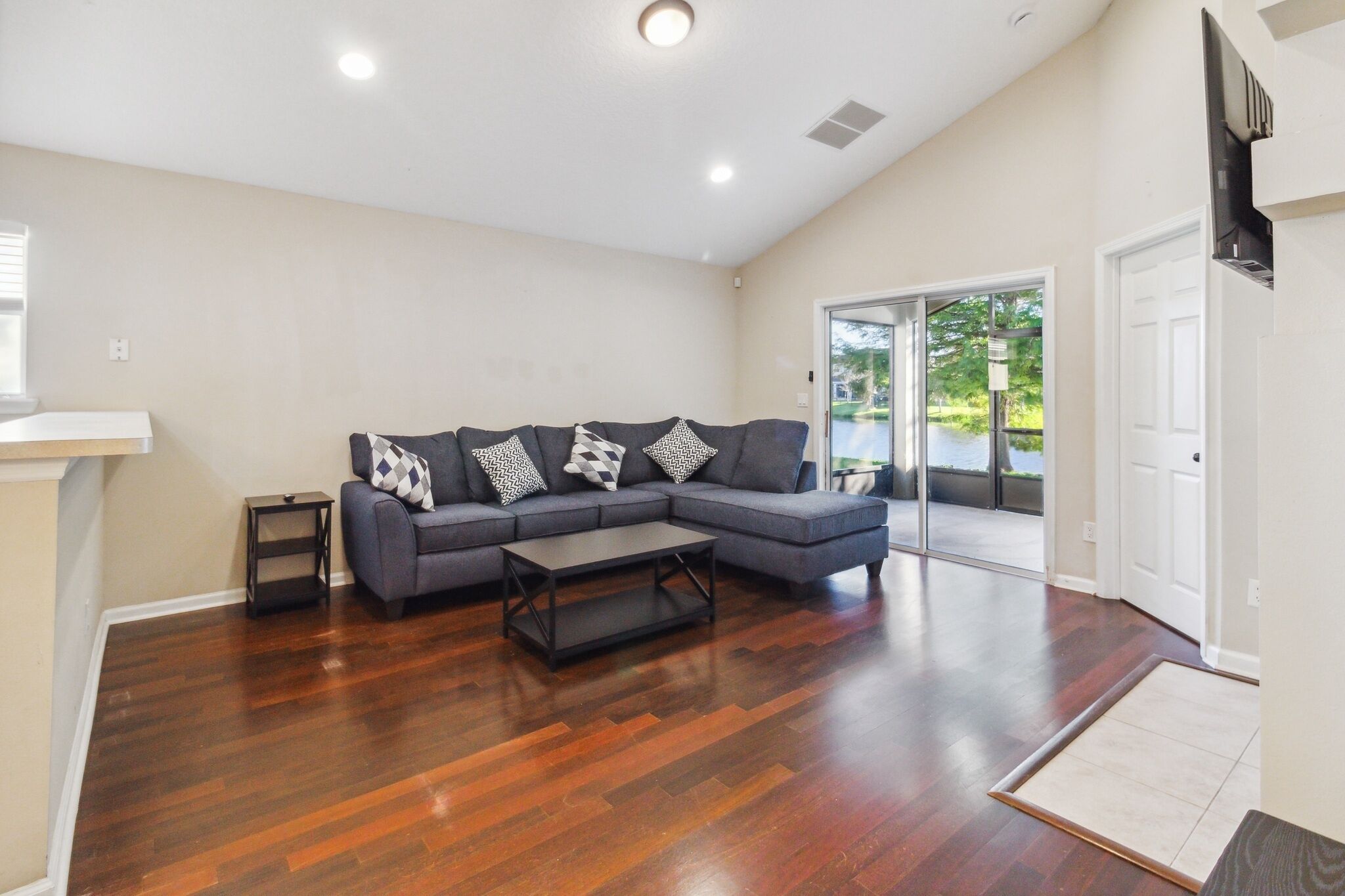 House, 4 Bedrooms | Living area | Streaming services