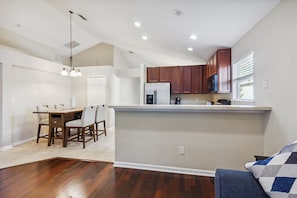 House, 4 Bedrooms | Private kitchen | Fridge, oven, coffee/tea maker