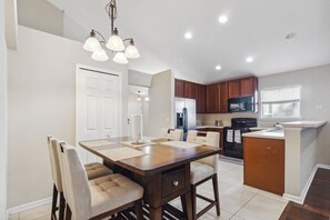 House, 4 Bedrooms | Dining