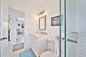 House, 3 Bedrooms | Bathroom