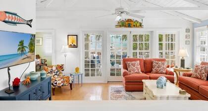 Turtle Cottage 3 Bedroom Home by RedAwning