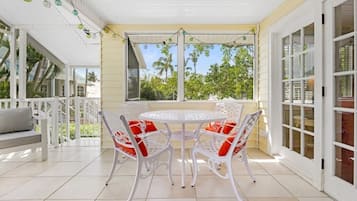 Casa, 3 habitaciones | Restaurante al aire libre