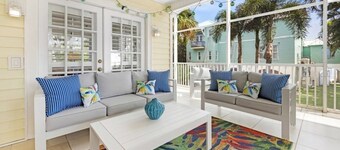 Turtle Cottage 3 Bedroom Home by RedAwning