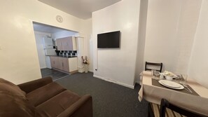 House | Living area - Amazing and Immaculate 2-bed House in Manchester (Manchester)