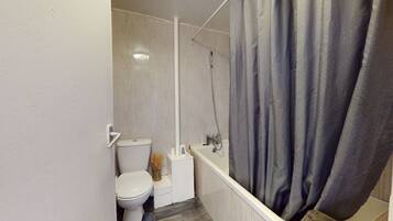 House | Bathroom | Combined shower/tub, deep soaking tub, towels