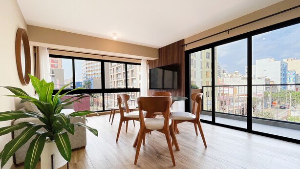 Interior - 7 minutes walk to Larcomar,El Parque del amor and more,Modern 2BR Apt with B & P (Miraflores)