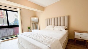 2 bedrooms, iron/ironing board, WiFi, bed sheets - 7 minutes walk to Larcomar,El Parque del amor and more,Modern 2BR Apt with B & P (Miraflores)