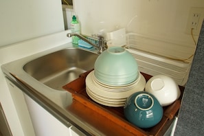 Basic Apartment | Private kitchenette | Fridge, microwave, stovetop, electric kettle - Villa Feliz 101 (Naha)