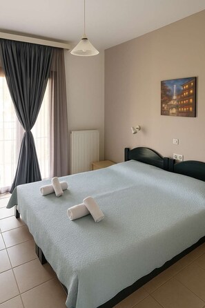 1 bedroom, travel cot, WiFi, bed sheets
