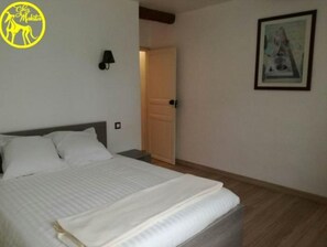 1 slaapkamer, een kluis op de kamer, een strijkplank/strijkijzer