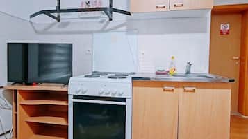 Frigorífic, placa de cuina i cafetera i tetera