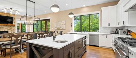 House (6 Bedrooms) | Property amenity