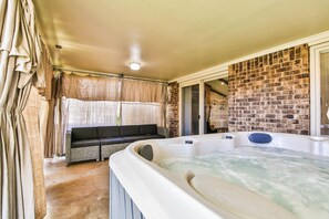Indoor spa tub