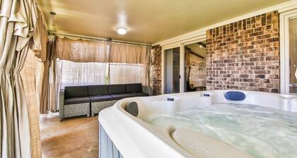 TOTAL PRIVACY & TOTALLY PRIVATE HOT TUB, 4 Bed, 3 Bath, 2 Car - SLEEPS 11+!!