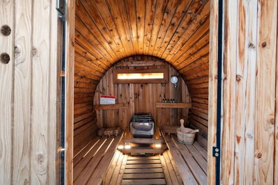 The Tranquil Retreat Heated Pool/HotTub/Sauna/BBQ